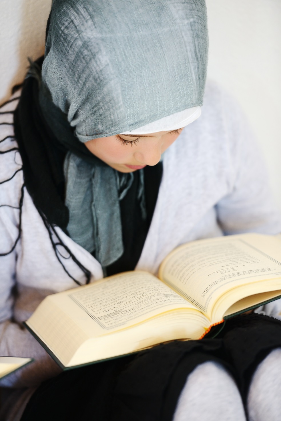 muslim-kid-reading-koran-learn-quran-academy-online-teacher-tutor-classes