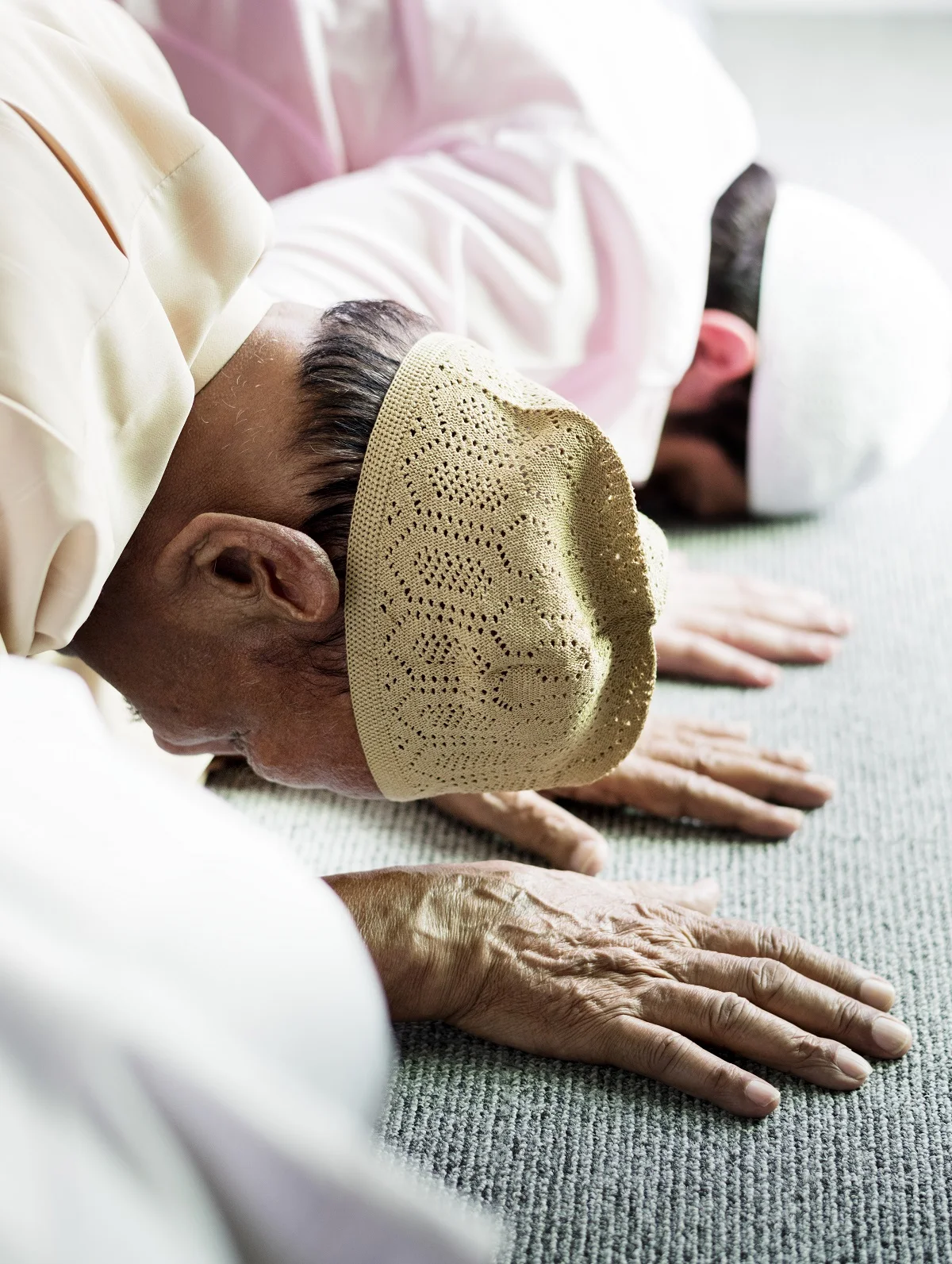 muslim-men-praying-during-ramadan-learn-quran-academy-online-teacher-tutor-classes